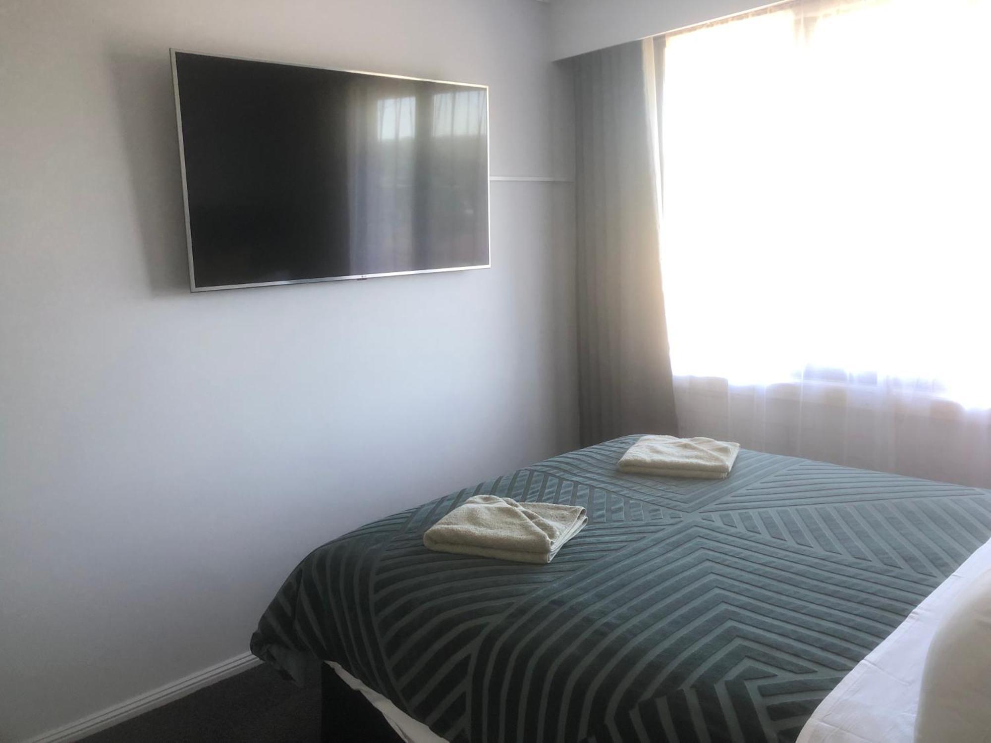 White Manor Motel Кума Экстерьер фото