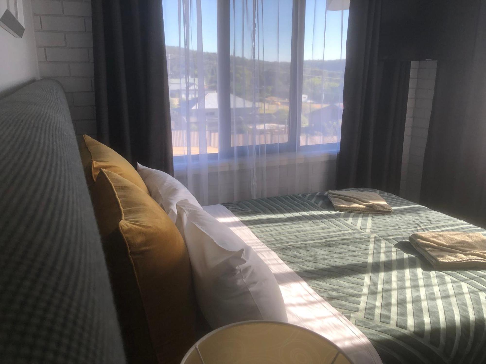 White Manor Motel Кума Экстерьер фото