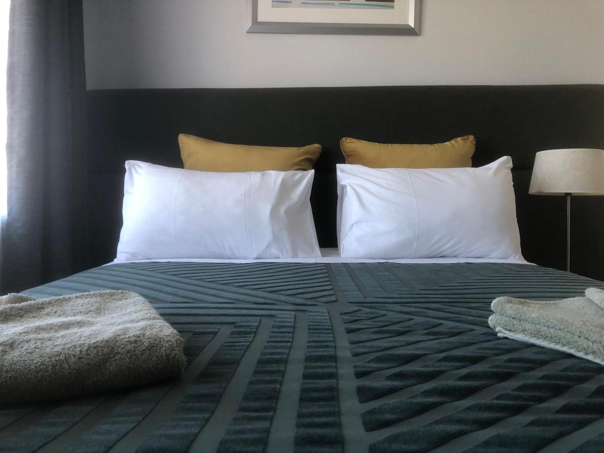 White Manor Motel Кума Экстерьер фото