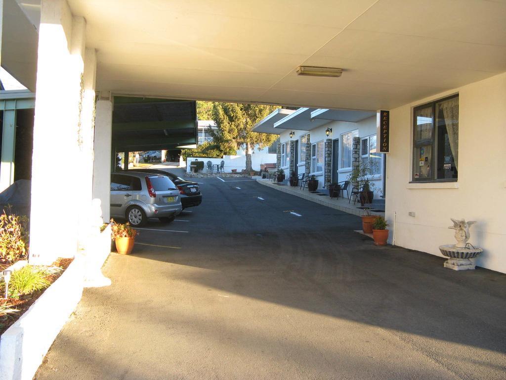 White Manor Motel Кума Экстерьер фото