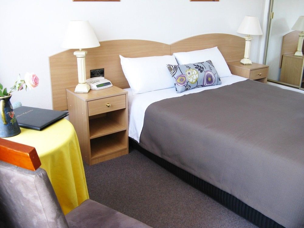 White Manor Motel Кума Экстерьер фото
